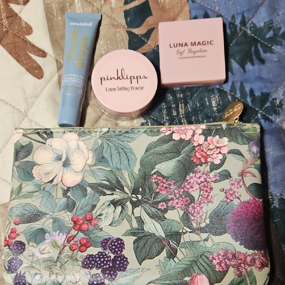 Floral Women's Bag With Beauty Aids